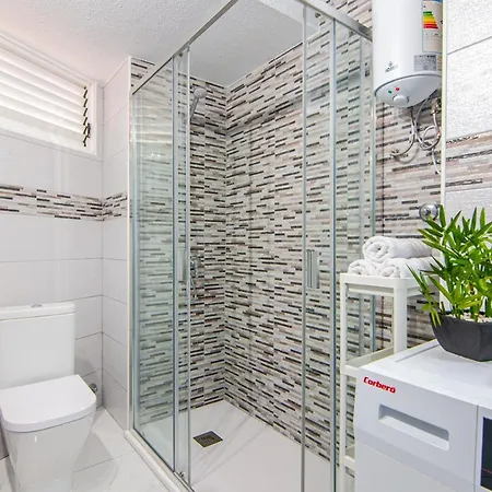 Cosy In Playa De Americas Ph10 *