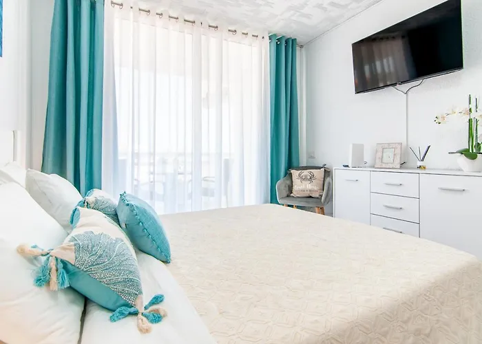 Cosy In Playa De Americas Ph10 *