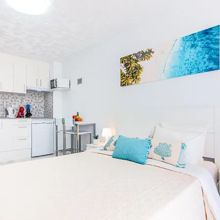 Cosy In Playa De Americas Ph10 *