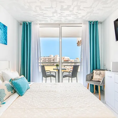 Cosy In Playa De Americas Ph10 *